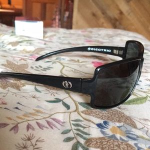 Electric sunglasses